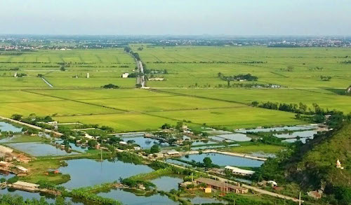 Một cánh đồng thửa ruộng nhỏ ở xã Hồng Sơn, huyện Mỹ Đức, Hà Nội. Ảnh: Tất Định